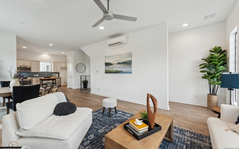 3214 N Elmendorf and 1735 Gramercy #201/301/302, San Antonio, TX 78201, ,Residential Multi Family,En Venta,3214 N Elmendorf and 1735 Gramercy #201/301/302,0,1940412