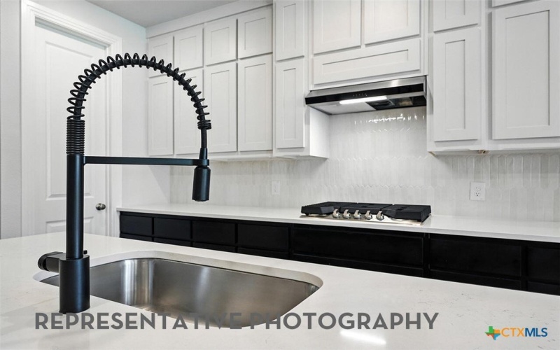 9308 Hamadryas Drive, Austin, TX 78744, 5 Habitaciones Habitaciones , ,6 BañosBaños,Residential,En Venta,9308 Hamadryas Drive,0,604347