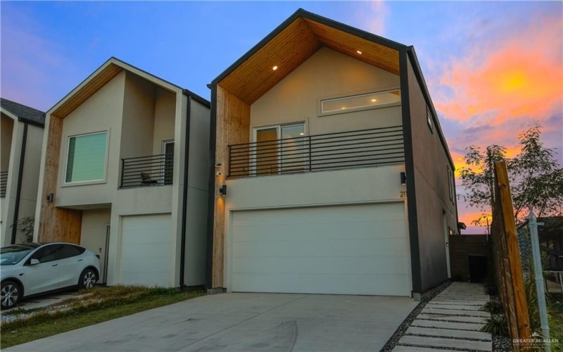 211 N 28th Street, McAllen, TX 78501, 3 Bedrooms Bedrooms, ,2 BathroomsBathrooms,Residential,For Sale,211 N 28th Street,0,494420