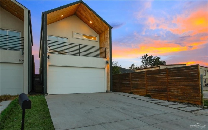 211 N 28th Street, McAllen, TX 78501, 3 Bedrooms Bedrooms, ,2 BathroomsBathrooms,Residential,For Sale,211 N 28th Street,0,494420