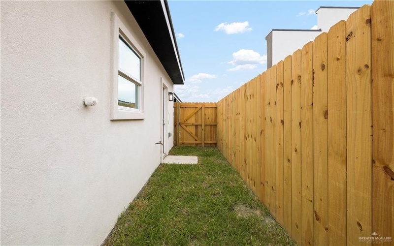 2413 S Hillside Avenue unit: 1 #1, Edinburg, TX 78542, 2 Habitaciones Habitaciones , ,2 BañosBaños,Residential,En Venta,2413 S Hillside Avenue unit: 1,0,494473