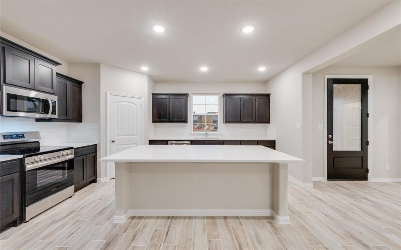 2911 Mossy Oak Drive, Terrell, TX 75160, 3 Bedrooms Bedrooms, ,2 BathroomsBathrooms,Residential,For Sale,2911 Mossy Oak Drive,20562950