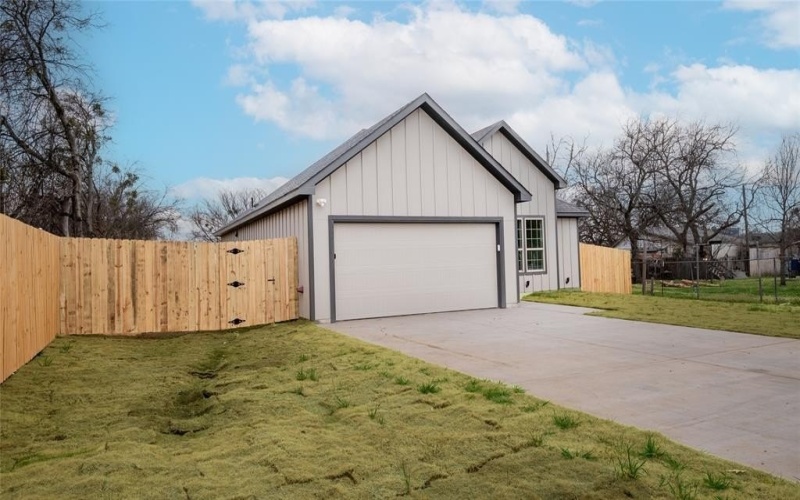 1111 Travis Avenue, Alvarado, TX 76009, 3 Bedrooms Bedrooms, ,2 BathroomsBathrooms,Residential,For Sale,1111 Travis Avenue,0,21177711