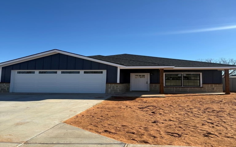 902 NE 1st Place, Andrews, TX 79714, 3 Bedrooms Bedrooms, ,2 BathroomsBathrooms,Residential,For Sale,902 NE 1st Place,0,167334