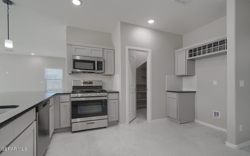 13916 Summer Valley Avenue, El Paso, TX 79928, 5 Bedrooms Bedrooms, ,2 BathroomsBathrooms,Residential,For Sale,13916 Summer Valley Avenue,0,938103