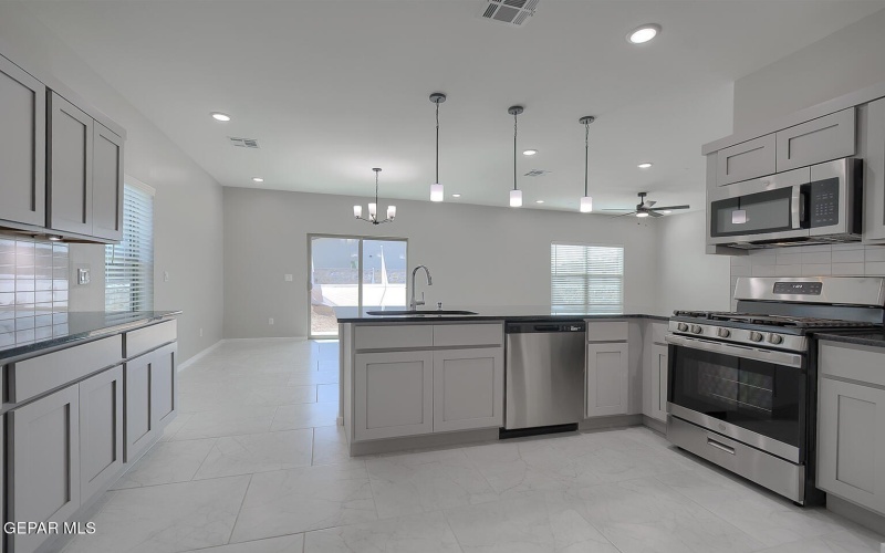 13916 Summer Valley Avenue, El Paso, TX 79928, 5 Bedrooms Bedrooms, ,2 BathroomsBathrooms,Residential,For Sale,13916 Summer Valley Avenue,0,938103