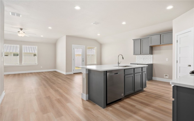 1013 Las Palmas Drive, Rockport, TX 78382, 4 Bedrooms Bedrooms, ,2 BathroomsBathrooms,Residential,For Sale,1013 Las Palmas Drive,0,471565