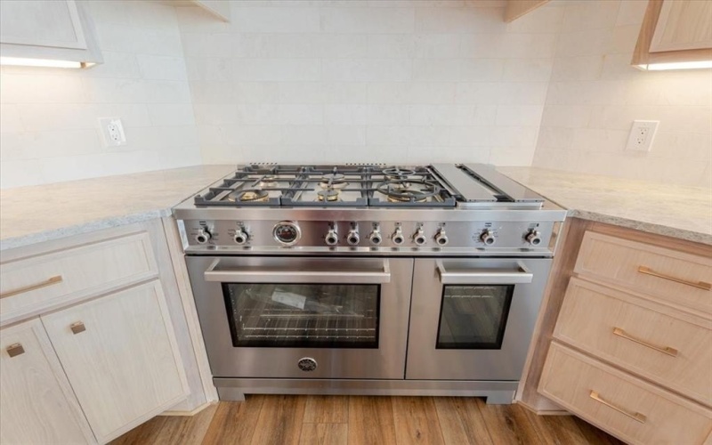 7085 W Hells Gate Drive, Strawn, TX 76475, 5 Bedrooms Bedrooms, ,6 BathroomsBathrooms,Residential,For Sale,7085 W Hells Gate Drive,20627376