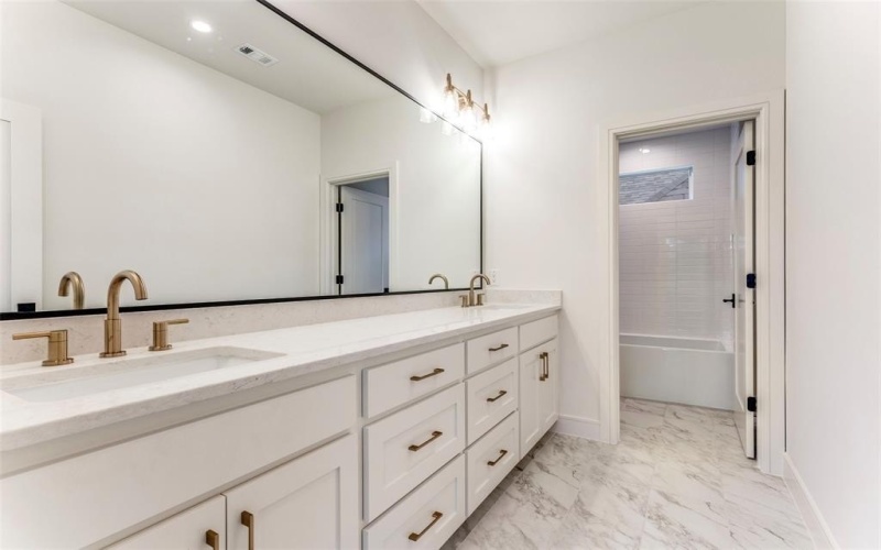 5501 Pershing Avenue, Fort Worth, TX 76107, 4 Habitaciones Habitaciones , ,3 BañosBaños,Residential,En Venta,5501 Pershing Avenue,0,21171454