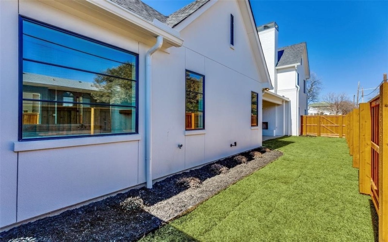 5501 Pershing Avenue, Fort Worth, TX 76107, 4 Habitaciones Habitaciones , ,3 BañosBaños,Residential,En Venta,5501 Pershing Avenue,0,21171454