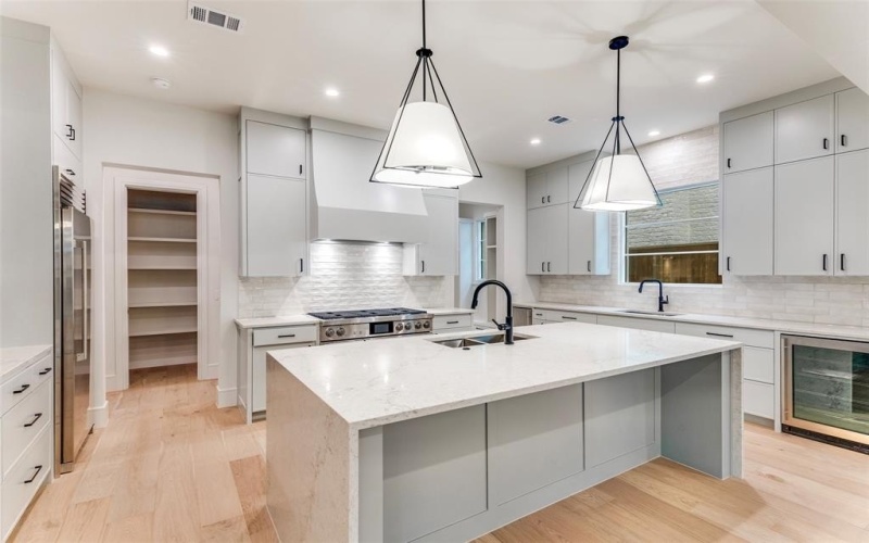 5501 Pershing Avenue, Fort Worth, TX 76107, 4 Habitaciones Habitaciones , ,3 BañosBaños,Residential,En Venta,5501 Pershing Avenue,0,21171454