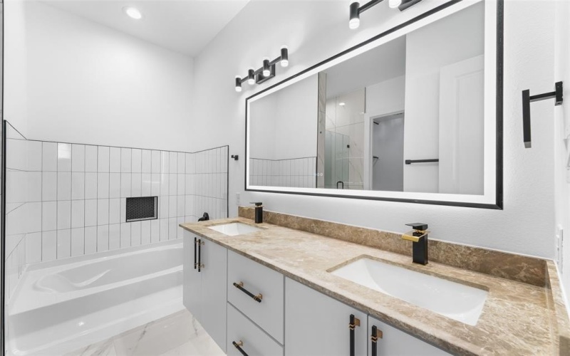 4107 Vineyard Drive, Dallas, TX 75212, 4 Bedrooms Bedrooms, ,2 BathroomsBathrooms,Residential,For Sale,4107 Vineyard Drive,0,21176938