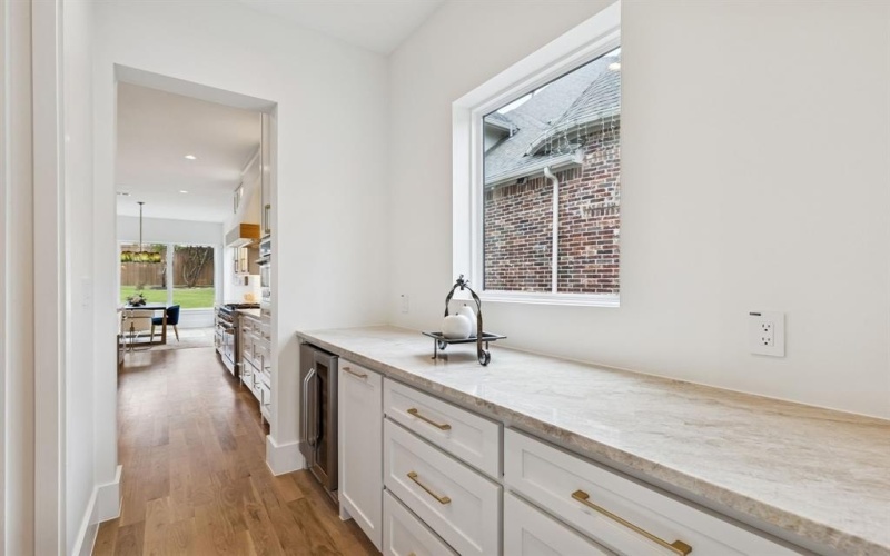 8749 Rexford Drive, Dallas, TX 75209, 4 Bedrooms Bedrooms, ,5 BathroomsBathrooms,Residential,For Sale,8749 Rexford Drive,0,21177564