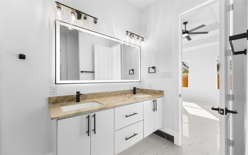 4132 Esmalda Street, Dallas, TX 75212, 4 Bedrooms Bedrooms, ,2 BathroomsBathrooms,Residential,For Sale,4132 Esmalda Street,0,21177931