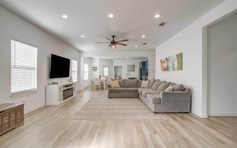 3815 Silver Creek Court, Granbury, TX 76048, 3 Bedrooms Bedrooms, ,2 BathroomsBathrooms,Residential,For Sale,3815 Silver Creek Court,0,21178180