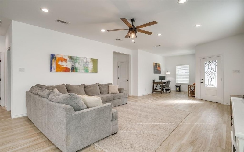 3815 Silver Creek Court, Granbury, TX 76048, 3 Bedrooms Bedrooms, ,2 BathroomsBathrooms,Residential,For Sale,3815 Silver Creek Court,0,21178180