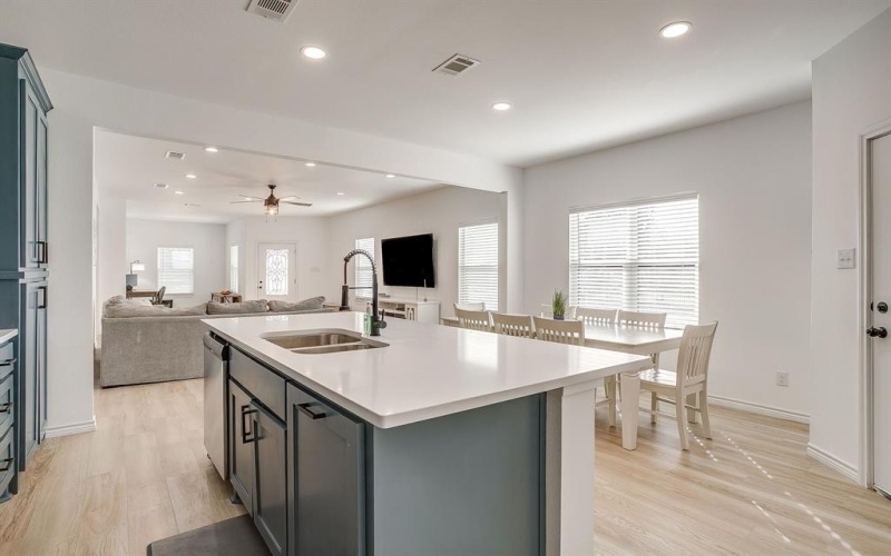 3815 Silver Creek Court, Granbury, TX 76048, 3 Bedrooms Bedrooms, ,2 BathroomsBathrooms,Residential,For Sale,3815 Silver Creek Court,0,21178180