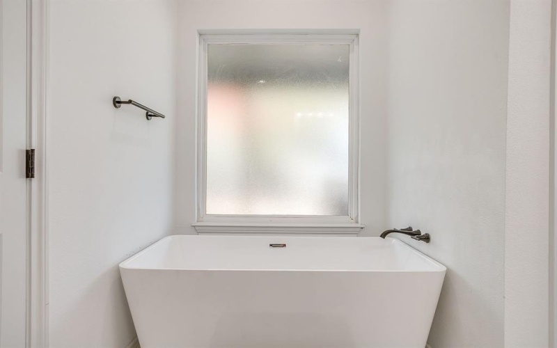 3815 Silver Creek Court, Granbury, TX 76048, 3 Bedrooms Bedrooms, ,2 BathroomsBathrooms,Residential,For Sale,3815 Silver Creek Court,0,21178180