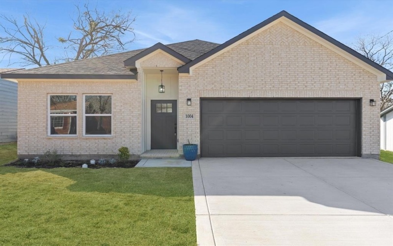 1004 E Hickory Street, Kaufman, TX 75142, 3 Bedrooms Bedrooms, ,2 BathroomsBathrooms,Residential,For Sale,1004 E Hickory Street,0,21178532