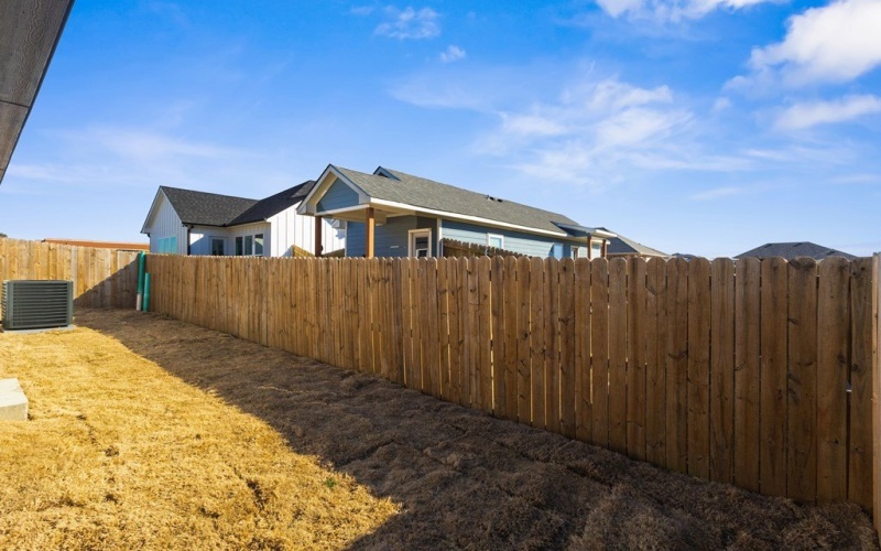 303 Paschall Blvd, Mabank, TX 75147, 3 Bedrooms Bedrooms, ,2 BathroomsBathrooms,Residential,For Sale,303 Paschall Blvd,0,112330