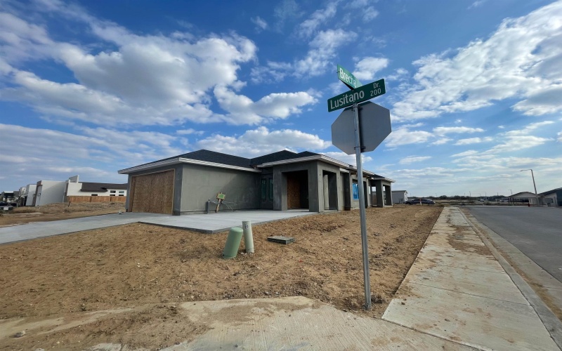 201 Lusitano Dr., Laredo, TX 78046, 3 Bedrooms Bedrooms, ,2 BathroomsBathrooms,Residential,For Sale,201 Lusitano Dr.,0,20260788