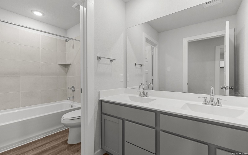 9915 Chavaneaux Lndg, San Antonio, TX 78221, 4 Bedrooms Bedrooms, ,2 BathroomsBathrooms,Residential,For Sale,9915 Chavaneaux Lndg,0,1939293