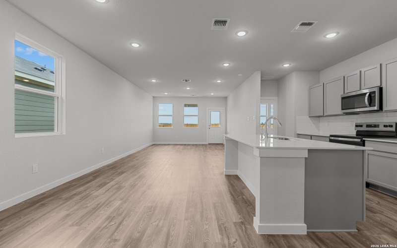 9915 Chavaneaux Lndg, San Antonio, TX 78221, 4 Bedrooms Bedrooms, ,2 BathroomsBathrooms,Residential,For Sale,9915 Chavaneaux Lndg,0,1939293