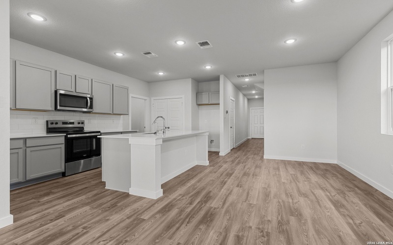 9915 Chavaneaux Lndg, San Antonio, TX 78221, 4 Bedrooms Bedrooms, ,2 BathroomsBathrooms,Residential,For Sale,9915 Chavaneaux Lndg,0,1939293