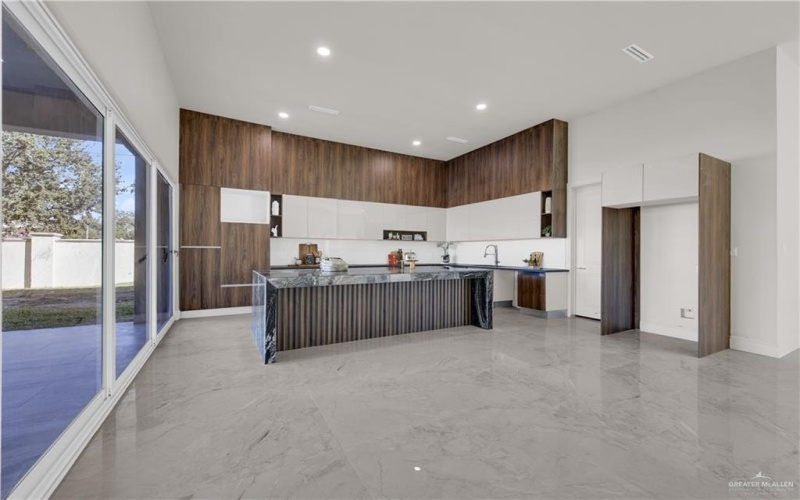 4314 S M Street, McAllen, TX 78503, 4 Habitaciones Habitaciones , ,5 BañosBaños,Residential,En Venta,4314 S M Street,0,494326