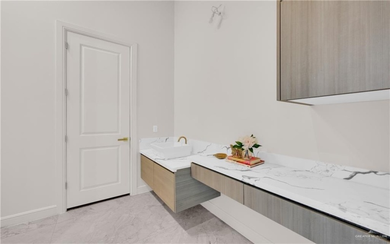 4314 S M Street, McAllen, TX 78503, 4 Habitaciones Habitaciones , ,5 BañosBaños,Residential,En Venta,4314 S M Street,0,494326