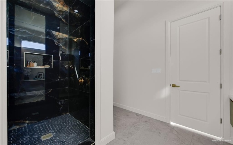 4314 S M Street, McAllen, TX 78503, 4 Habitaciones Habitaciones , ,5 BañosBaños,Residential,En Venta,4314 S M Street,0,494326