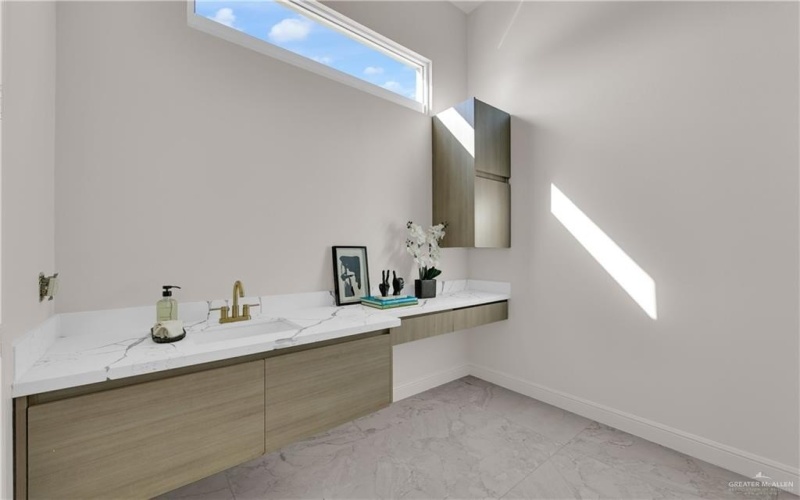 4314 S M Street, McAllen, TX 78503, 4 Habitaciones Habitaciones , ,5 BañosBaños,Residential,En Venta,4314 S M Street,0,494326