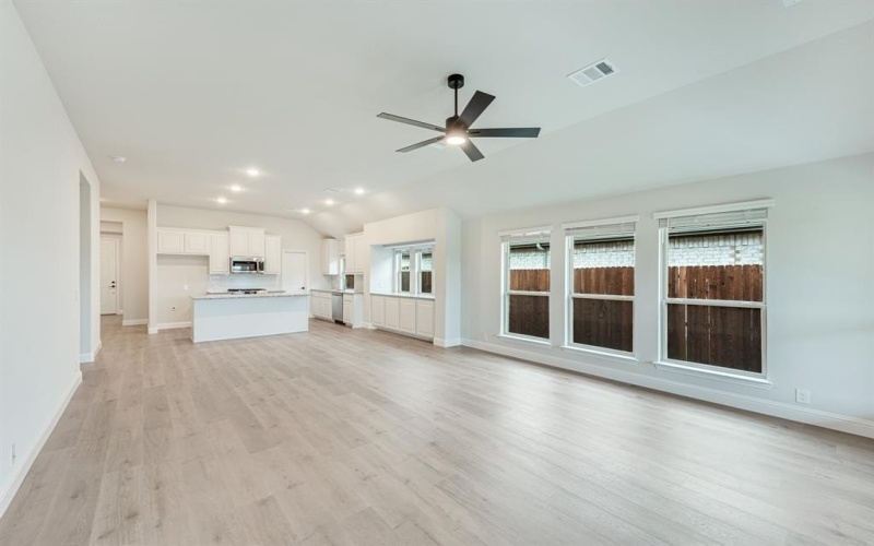 221 Sweetwater Drive, Commerce, TX 75428, 4 Habitaciones Habitaciones , ,2 BañosBaños,Residential,En Venta,221 Sweetwater Drive,20569325