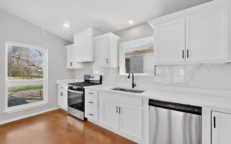 1471 W Kaufman Street, Paris, TX 75460, 3 Bedrooms Bedrooms, ,2 BathroomsBathrooms,Residential,For Sale,1471 W Kaufman Street,0,21175683