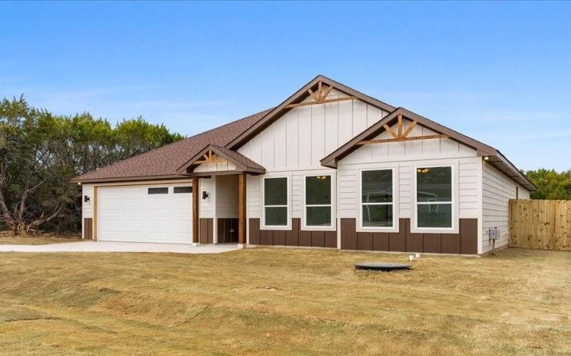 2518 Houston Drive, Granbury, TX 76048, 4 Bedrooms Bedrooms, ,2 BathroomsBathrooms,Residential,For Sale,2518 Houston Drive,0,21177713