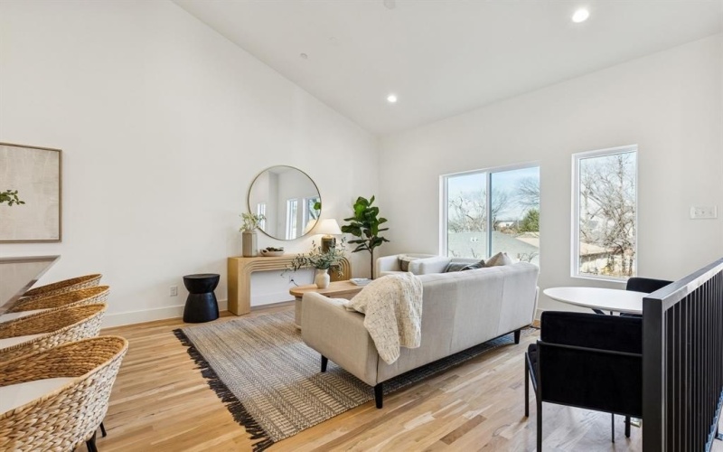 2142 Lovedale Avenue #103, Dallas, TX 75235, 2 Habitaciones Habitaciones , ,2 BañosBaños,Residential,En Venta,2142 Lovedale Avenue,0,21178566