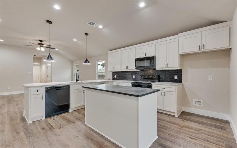 216 Red Wing Drive, Dallas, TX 75241, 4 Bedrooms Bedrooms, ,2 BathroomsBathrooms,Residential,For Sale,216 Red Wing Drive,0,21178956