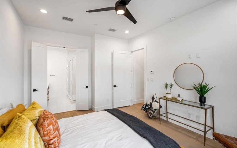 4208 Live Oak Street #106, Dallas, TX 75204, 2 Bedrooms Bedrooms, ,2 BathroomsBathrooms,Residential,For Sale,4208 Live Oak Street,0,21178986