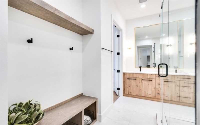 4208 Live Oak Street #106, Dallas, TX 75204, 2 Bedrooms Bedrooms, ,2 BathroomsBathrooms,Residential,For Sale,4208 Live Oak Street,0,21178986