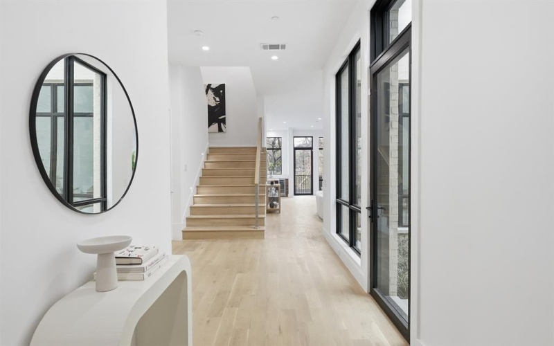 610 N Oak Cliff Boulevard #302, Dallas, TX 75208, 3 Bedrooms Bedrooms, ,3 BathroomsBathrooms,Residential,For Sale,610 N Oak Cliff Boulevard,0,21179062