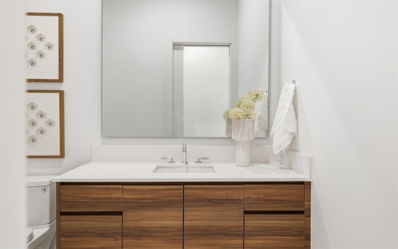 610 N Oak Cliff Boulevard #302, Dallas, TX 75208, 3 Bedrooms Bedrooms, ,3 BathroomsBathrooms,Residential,For Sale,610 N Oak Cliff Boulevard,0,21179062