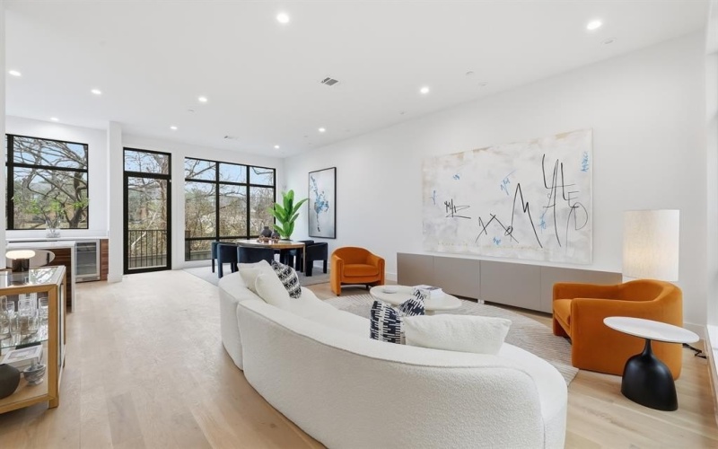 610 N Oak Cliff Boulevard #302, Dallas, TX 75208, 3 Bedrooms Bedrooms, ,3 BathroomsBathrooms,Residential,For Sale,610 N Oak Cliff Boulevard,0,21179062