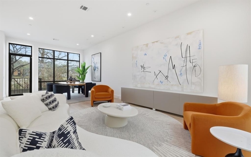 610 N Oak Cliff Boulevard #302, Dallas, TX 75208, 3 Bedrooms Bedrooms, ,3 BathroomsBathrooms,Residential,For Sale,610 N Oak Cliff Boulevard,0,21179062