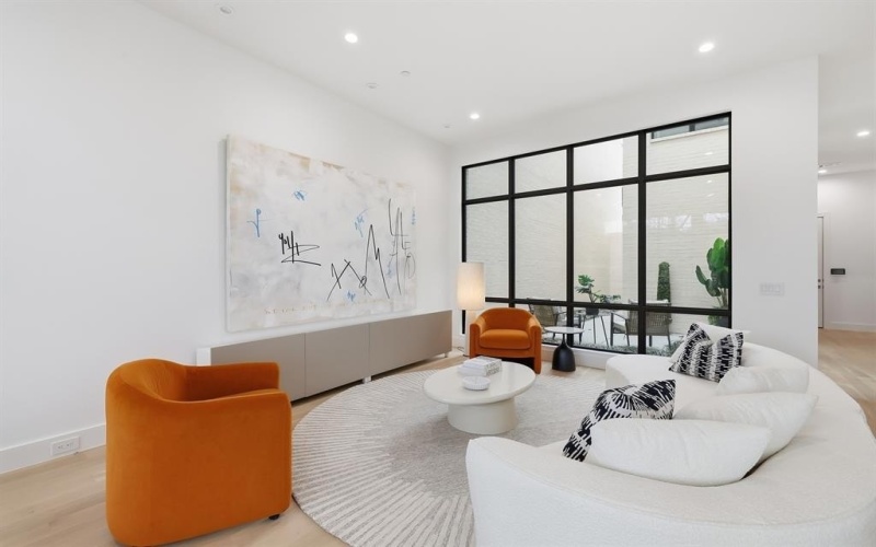 610 N Oak Cliff Boulevard #302, Dallas, TX 75208, 3 Bedrooms Bedrooms, ,3 BathroomsBathrooms,Residential,For Sale,610 N Oak Cliff Boulevard,0,21179062