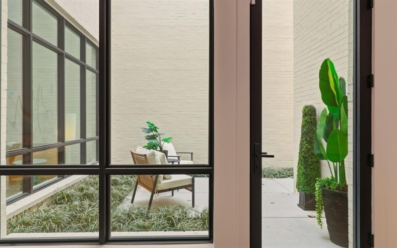 610 N Oak Cliff Boulevard #302, Dallas, TX 75208, 3 Bedrooms Bedrooms, ,3 BathroomsBathrooms,Residential,For Sale,610 N Oak Cliff Boulevard,0,21179062