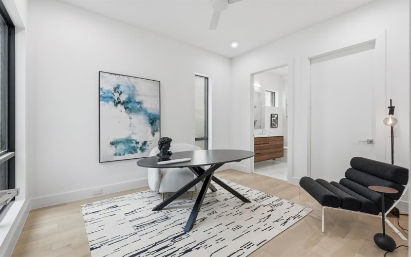 610 N Oak Cliff Boulevard #302, Dallas, TX 75208, 3 Bedrooms Bedrooms, ,3 BathroomsBathrooms,Residential,For Sale,610 N Oak Cliff Boulevard,0,21179062