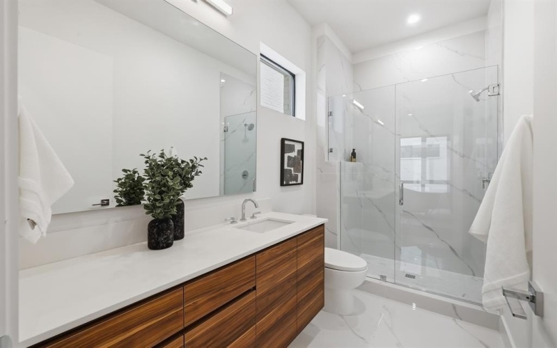 610 N Oak Cliff Boulevard #302, Dallas, TX 75208, 3 Bedrooms Bedrooms, ,3 BathroomsBathrooms,Residential,For Sale,610 N Oak Cliff Boulevard,0,21179062