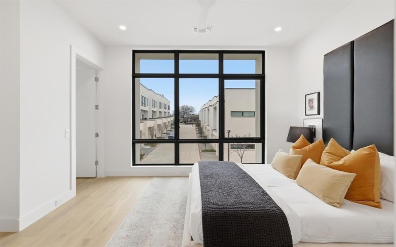 610 N Oak Cliff Boulevard #302, Dallas, TX 75208, 3 Bedrooms Bedrooms, ,3 BathroomsBathrooms,Residential,For Sale,610 N Oak Cliff Boulevard,0,21179062