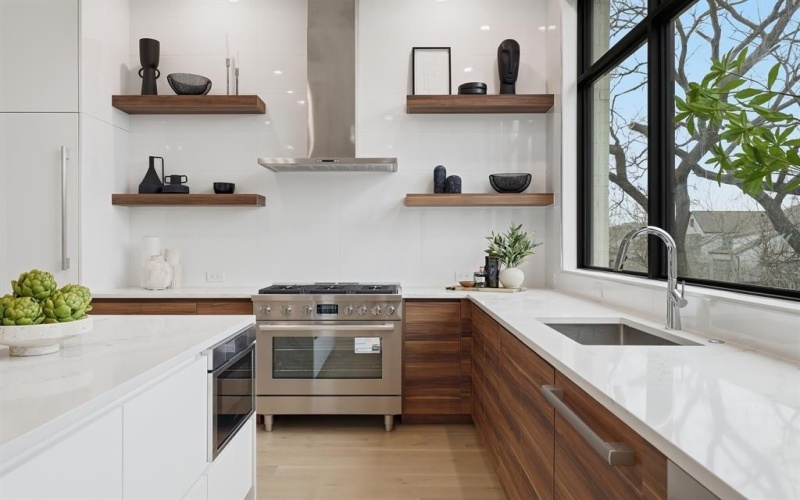 610 N Oak Cliff Boulevard #302, Dallas, TX 75208, 3 Bedrooms Bedrooms, ,3 BathroomsBathrooms,Residential,For Sale,610 N Oak Cliff Boulevard,0,21179062