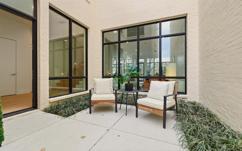 610 N Oak Cliff Boulevard #302, Dallas, TX 75208, 3 Bedrooms Bedrooms, ,3 BathroomsBathrooms,Residential,For Sale,610 N Oak Cliff Boulevard,0,21179062